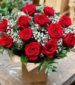 12 Red Roses.